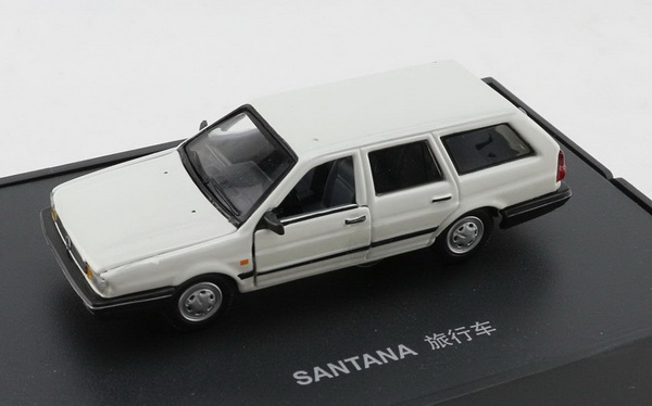Модель 1:43 Volkswagen Santana Wagon - white