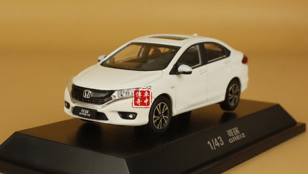 Модель 1:43 Honda Greiz - white