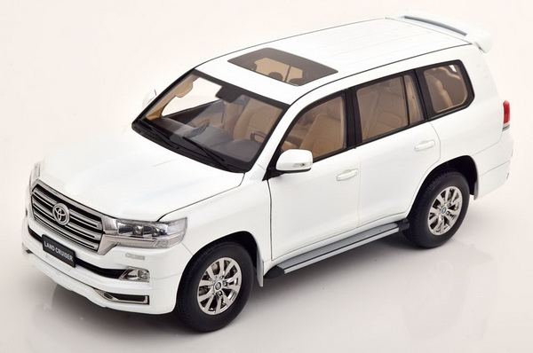 Модель 1:18 Toyota Land Cruiser LC200 2020 4000 VXR V6 (LHD) - White