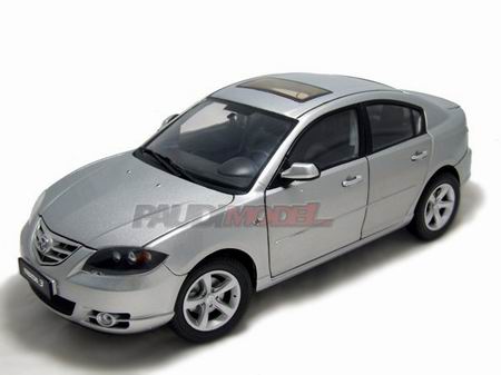 Модель 1:18 Mazda 3 sedan - silver