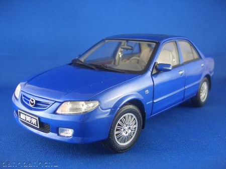 Модель 1:18 Mazda 323 sedan - blue