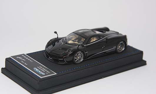 Модель 1:43 Pagani Huayra Track Pack - black carbon