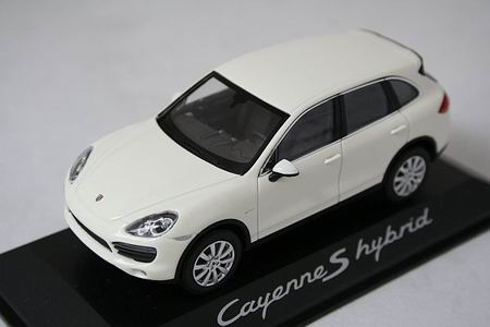 Модель 1:43 Porsche Cayenne S hybrid - white