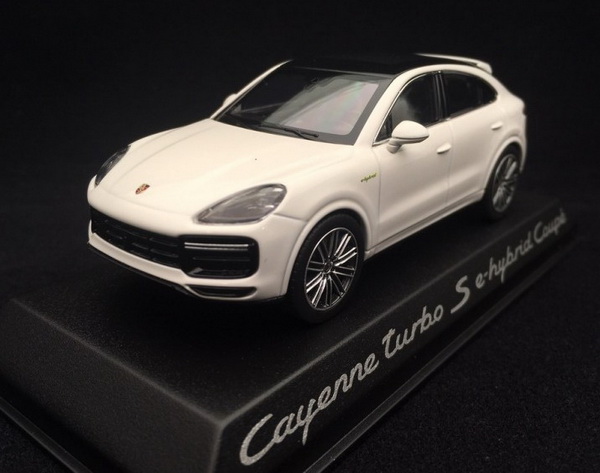 Модель 1:43 Porsche Cayenne turbo S e-hybrid Coupe - White