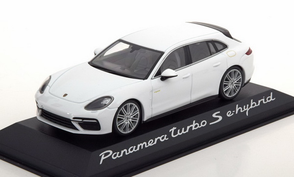 Модель 1:43 Porsche Panamera turbo S e-hybrid Sport Turismo - white
