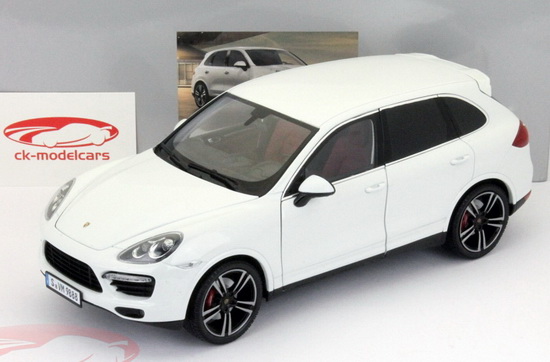 Модель 1:18 Porsche Cayenne turbo S - white
