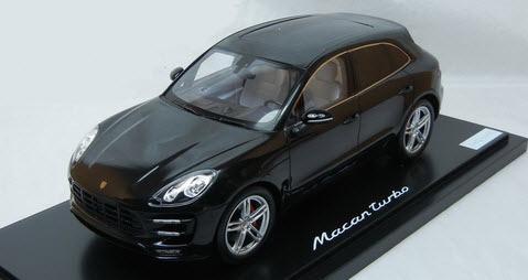 Модель 1:18 Porsche Macan turbo - black