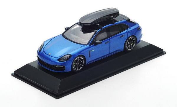Porsche Panamera 4 e-hybrid Sport Turismo - blue