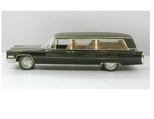 Модель 1:18 Cadillac S - S Limousine Style Hearse.