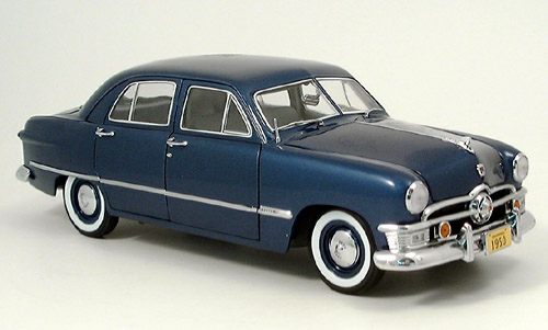 Модель 1:18 Ford Custom (4-door) - blue