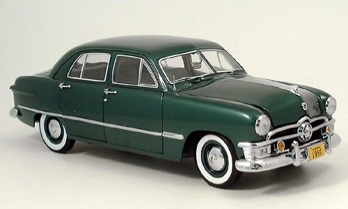 Модель 1:18 Ford Custom (4-door) - green