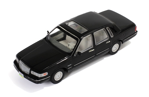 Модель 1:43 Lincoln Town Car - black