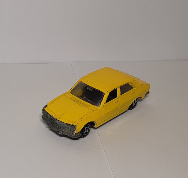Модель 1:64 Peugeot 504 - yellow