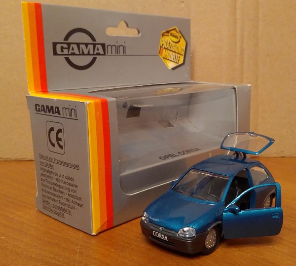 Модель 1:43 Opel Corsa GL - blue met