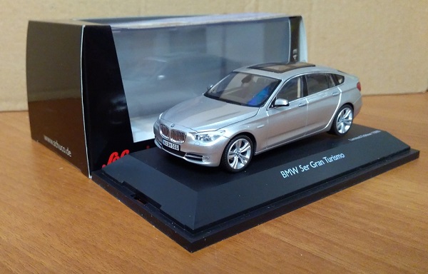 Модель 1:43 BMW 5er GT - titan silver