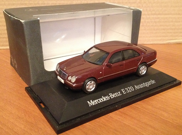 Модель 1:43 Mercedes-Benz E320 AVANTGARDE W210