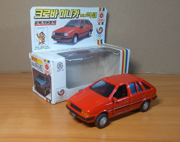 Модель 1:35 Hyundai Pony Excel (Clover Toys Olympic Games)