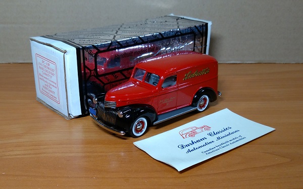 Модель 1:43 Chevrolet Panel Delivery Van Labatt's Red