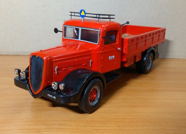 Модель 1:43 FIAT 634 II serie - red