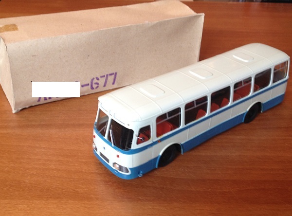 Автобус 677 LI-677 Модель 1:43