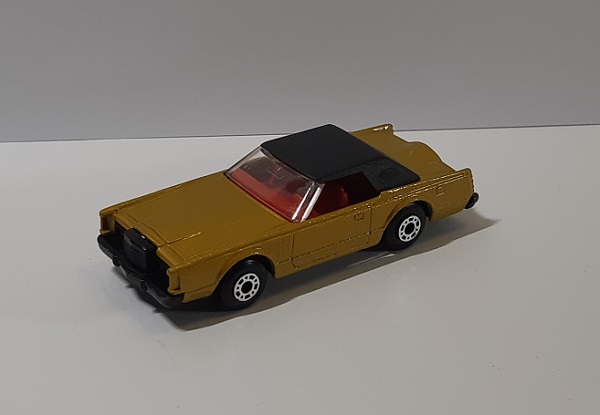 Модель 1:64 Lincoln Continental