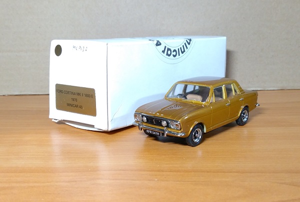Модель 1:43 Ford Cortina Mk II 1600E - gold (L.E.166 of 300pcs)