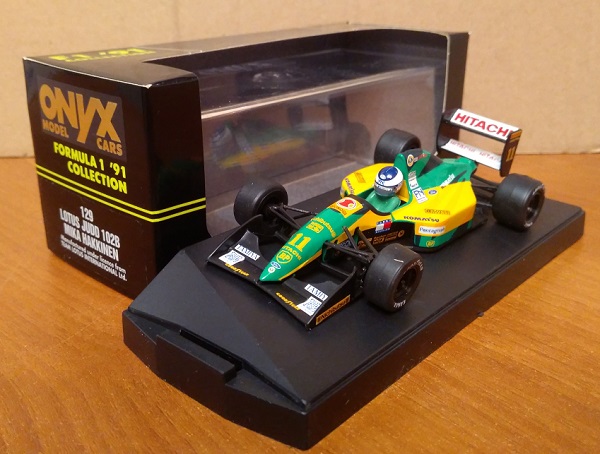 Модель 1:43 Lotus 107 №11 (Mika Pauli Hakkinen)