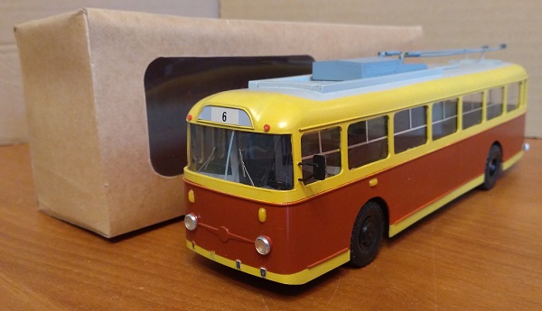 Модель 1:43 Skoda-9TR (троллейбус) - красный/жёлтый