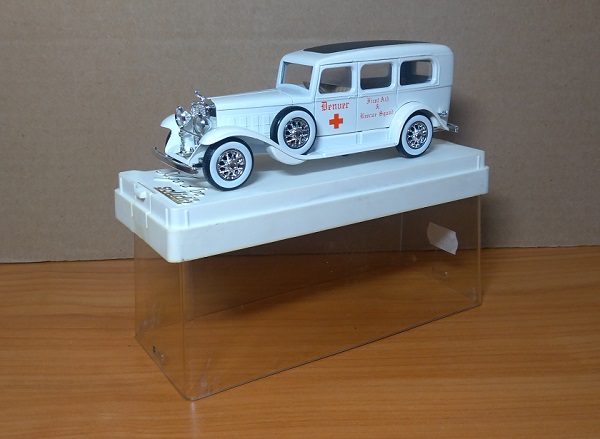 Модель 1:43 Cadillac «Ambulance»