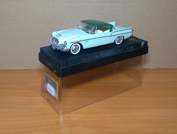 Модель 1:43 Studebaker Hardtop - blue/green