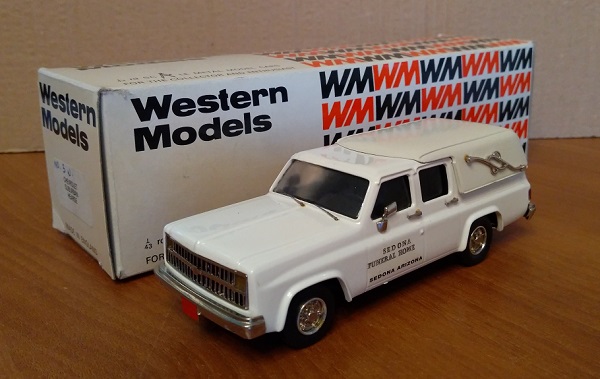 Модель 1:43 Chevrolet Suburban Hearse (катафалк)