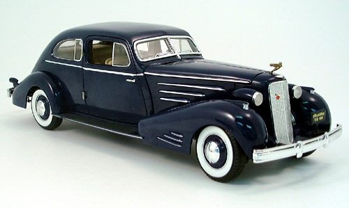 Модель 1:18 Cadillac V 16 - dark blue