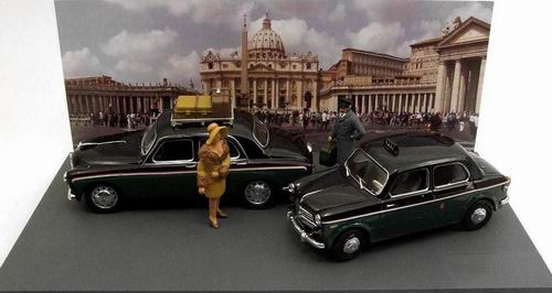 Alfe Romeo 1900 Taxi - FIAT 1100 TV with 3 Figures - Black/Green (Set Taxi Piazza San Pietro Roma (1959)
