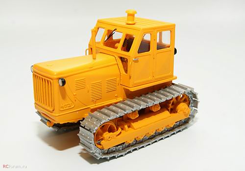Модель 1:43 ЧТЗ Т-100М трактор гусеничный