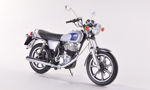 Модель 1:10 Yamaha SR 500 - silver/blue