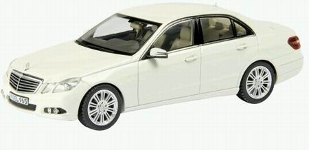 Модель 1:43 Mercedes-Benz E Limousine Elegance (W212) - white