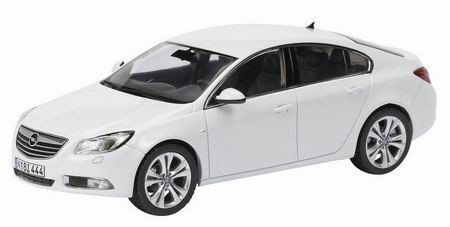 opel insignia hatchback - white 7267 Модель 1:43