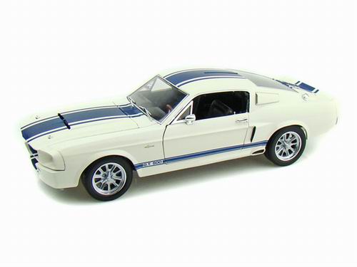 Модель 1:18 Ford Shelby GT500 Super Snake - white/blue stripes