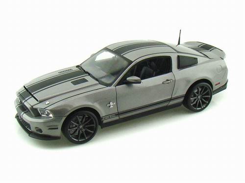 Модель 1:18 Ford Shelby GT500 Super Snake - grey/black stripes