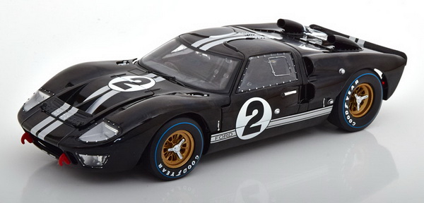 Модель 1:18 Ford GT40 Mk II №2 Winner 24h Le Mans (Bruce Leslie McLaren - Chris Amon) (из к/ф «Ford против Ferrari» 2019)