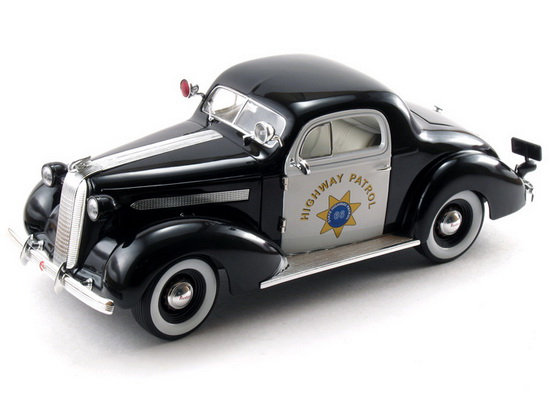 Модель 1:18 Pontiac Deluxe Highway Patrol Police