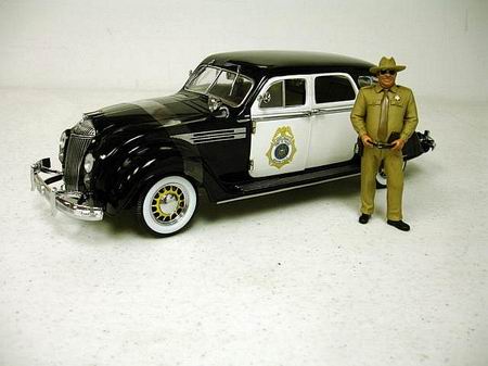 Модель 1:18 Chrysler Airflow Police car Harry Bailey Bedford Falls