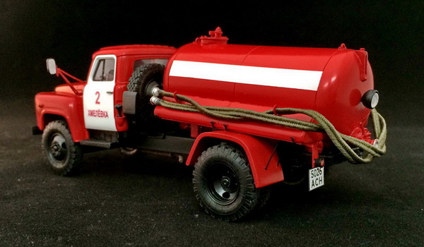 Модель 1:43 Сельская пожарная цистерна на базе КО-503 (53-12) (чистое исполнение)