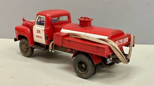 Модель 1:43 Сельская пожарная цистерна на базе МЗ-3607,вариант со следами эксплуатации. Серия 25 экз.