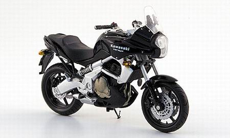 Модель 1:18 Kawasaki Versys - black