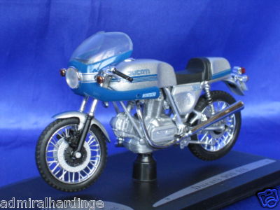 Модель 1:18 Ducati 900 SS