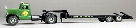 Модель 1:50 John Deere Equipment - White WC22 Cab with LaCrosse Lowboy Trailer