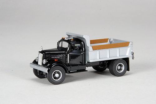Модель 1:50 White WC22 Dump Truck in black and silver