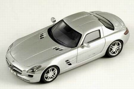 Модель 1:43 Mercedes-Benz SLS AMG / silver/gold