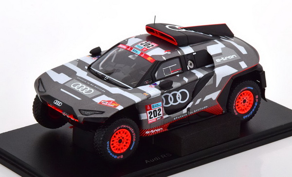 Модель 1:43 Audi Q E-Tron Rs Team Audi Sport N 202 Rally Dakar 2022 C.Sainz - L.Cruz